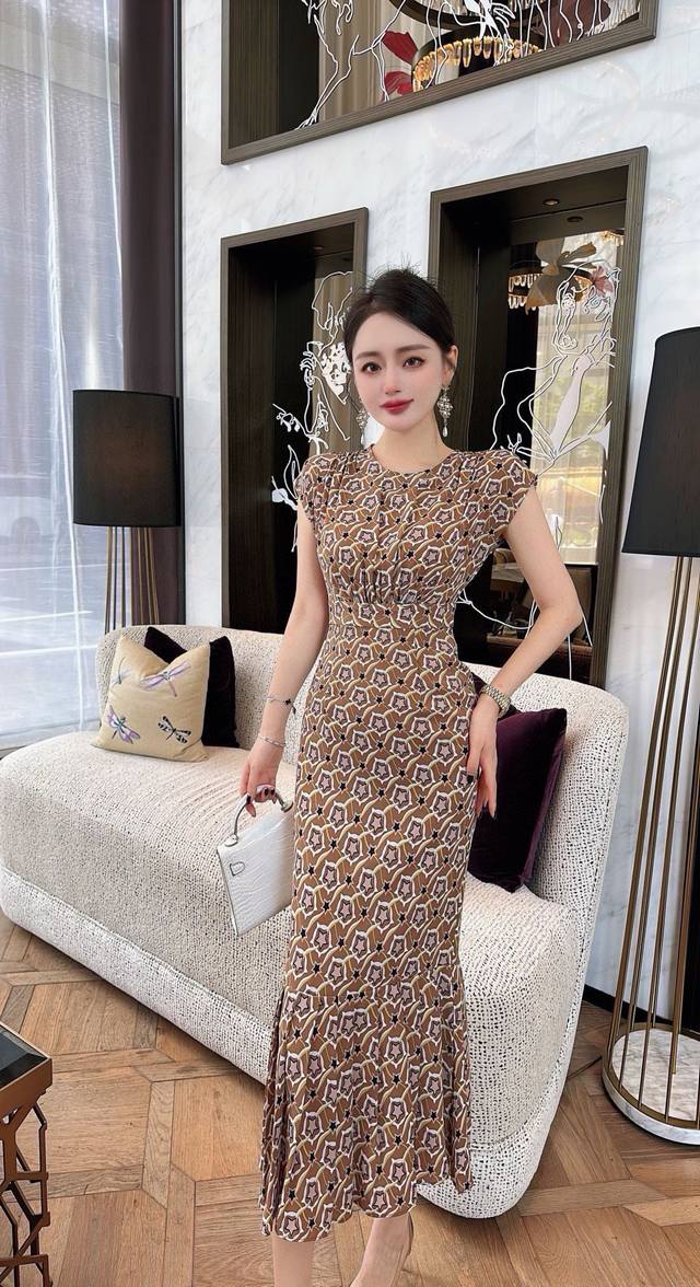 夏季新款连衣裙 品牌：土耳其系列 面料：印花 颜色：黑花，黄花，咖花 码数：S～Xxxl