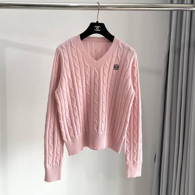 罗-意-威胸口徽标logo刺绣v领套头针织毛衣 颜色：粉红色、白色 码数：S ～