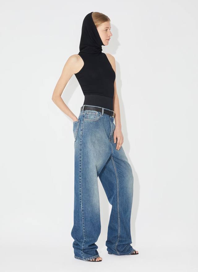 24Ss春夏alaia最新款腰封牛仔直筒裤，超模lara Worthington的选择。Sml ：牛仔蓝