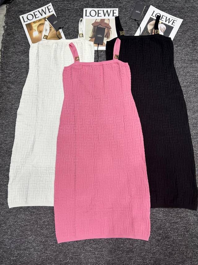 芬迪&Fendi新品 提花针织吊带裙，标志性肩带扣设计，优雅时尚，尽显女性魅力。三码三色现货供应