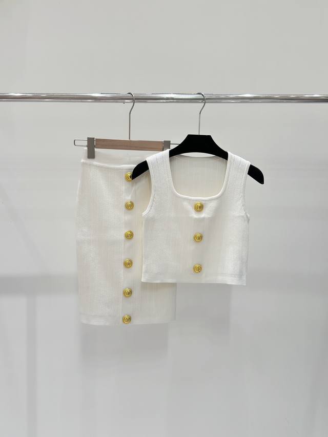 Ba家 春夏新款 纯色简约金扣针织套装裙 颜色：白色 尺码：36.38.40