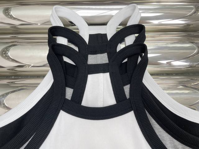 新款！最新marine 24New 小月亮吊带连衣裙。颜色：黑、白、灰。尺码：Sml。 。
