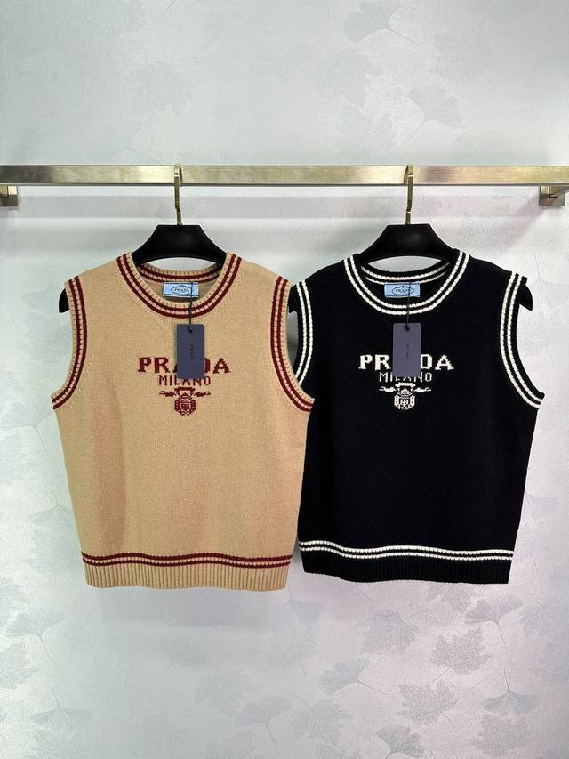 Prad*普拉达24短款圆领针织背心 经典品牌logo图案设计 简约又大牌 上身时尚又百搭 2色3码sml。