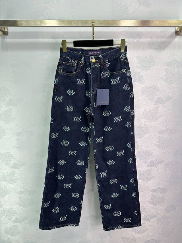 Louis Vuitt*夏季新款高腰牛仔裤 磨毛logo设计复古又时髦 酷炫感十足 1色3码sml。